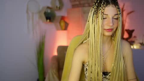 Alicee Kiss online show from December 27, 7:35 pm