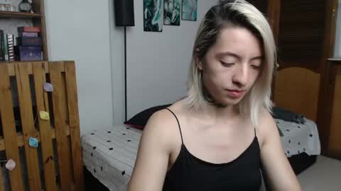 alicee_logan_ online show from May 26, 1:34 am