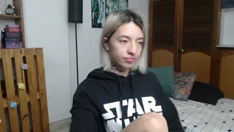 alicee_logan_ online show from June 16, 1:52 am