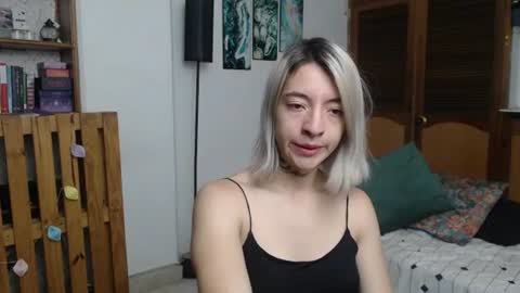 Snapshot of alicee_logan_ chatting on June 21, 1:19 am alicee_logan_ online show from June 21, 1:19 am