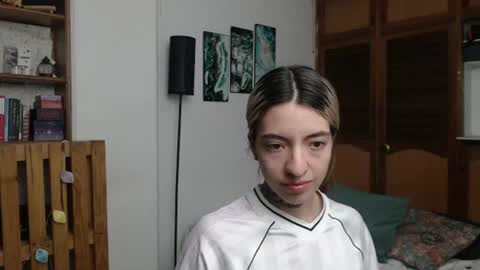 Snapshot of alicee_logan_ chatting on June 27, 2:16 am alicee_logan_ online show from June 27, 2:16 am