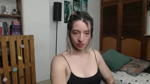 Snapshot of alicee_logan_ chatting on June 28, 2:17 am alicee_logan_ online show from June 28, 2:17 am