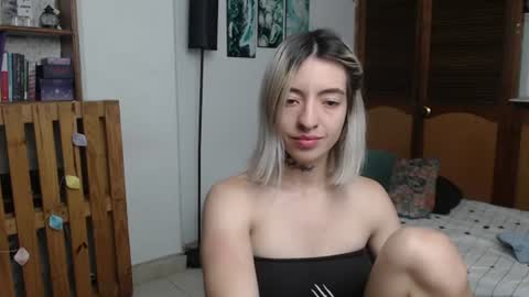 Snapshot of alicee_logan_ chatting on July 3, 1:56 am alicee_logan_ online show from July 3, 1:56 am