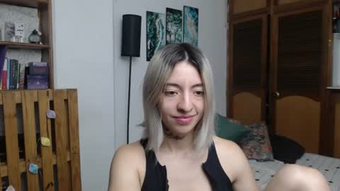 Snapshot of alicee_logan_ chatting on July 4, 1:23 am alicee_logan_ online show from July 4, 1:23 am