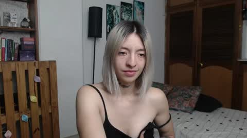 Snapshot of alicee_logan_ chatting on July 7, 1:41 am alicee_logan_ online show from July 7, 1:41 am