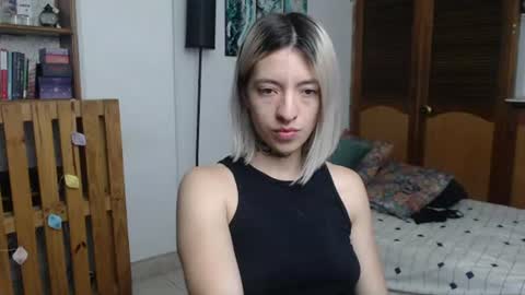 Snapshot of alicee_logan_ chatting on July 8, 1:43 am alicee_logan_ online show from July 8, 1:43 am