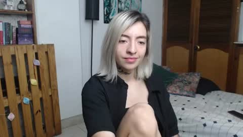 Snapshot of alicee_logan_ chatting on July 13, 1:41 am alicee_logan_ online show from July 13, 1:41 am