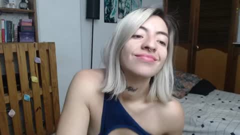 Snapshot of alicee_logan_ chatting on July 14, 1:08 am alicee_logan_ online show from July 14, 1:08 am