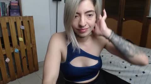 Snapshot of alicee_logan_ chatting on July 14, 2:05 am alicee_logan_ online show from July 14, 2:05 am