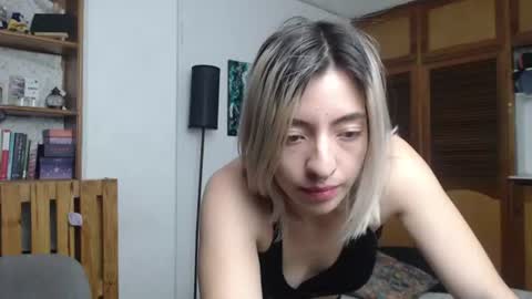Snapshot of alicee_logan_ chatting on July 15, 1:00 am alicee_logan_ online show from July 15, 1:00 am