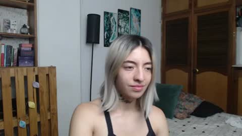 Snapshot of alicee_logan_ chatting on July 17, 2:18 am alicee_logan_ online show from July 17, 2:18 am