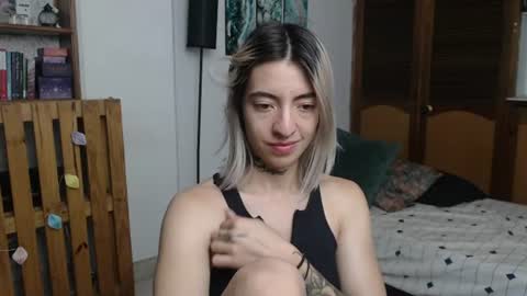 Snapshot of alicee_logan_ chatting on July 18, 2:49 am alicee_logan_ online show from July 18, 2:49 am