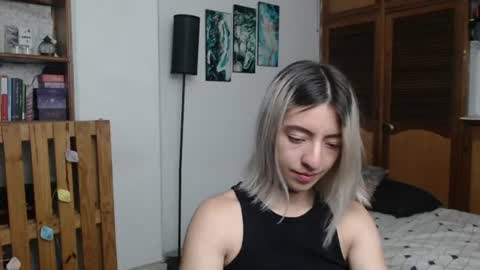 Snapshot of alicee_logan_ chatting on July 19, 1:31 am alicee_logan_ online show from July 19, 1:31 am