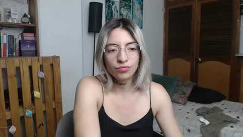 Snapshot of alicee_logan_ chatting on July 20, 2:26 am alicee_logan_ online show from July 20, 2:26 am