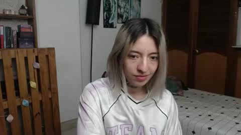 Snapshot of alicee_logan_ chatting on July 27, 1:56 am alicee_logan_ online show from July 27, 1:56 am