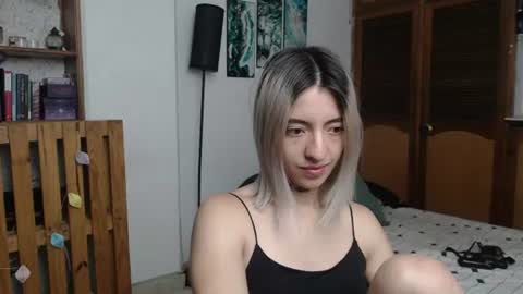 Snapshot of alicee_logan_ chatting on August 1, 2:33 am alicee_logan_ online show from August 1, 2:33 am