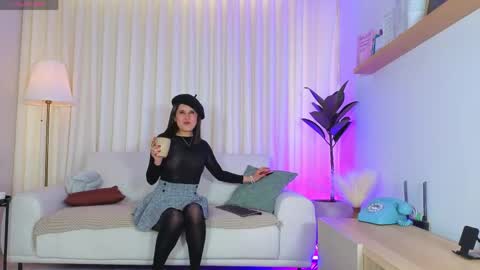Snapshot of alicee_milf_ chatting on May 26, 1:40 pm Aleja online show from May 26, 1:40 pm
