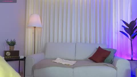 Snapshot of alicee_milf_ chatting on May 30, 2:25 pm Aleja online show from May 30, 2:25 pm