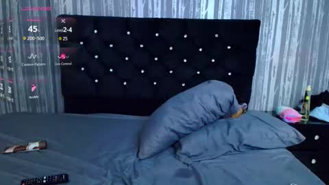 alicee_moonn online show from December 16, 7:19 pm