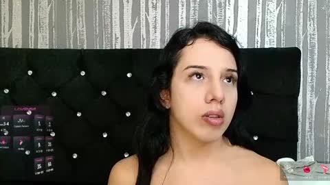 Snapshot of alicee_moonn chatting on May 18, 5:19 pm alicee_moonn online show from May 18, 5:19 pm