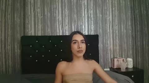 Snapshot of alicee_moonn chatting on May 28, 9:01 pm alicee_moonn online show from May 28, 9:01 pm