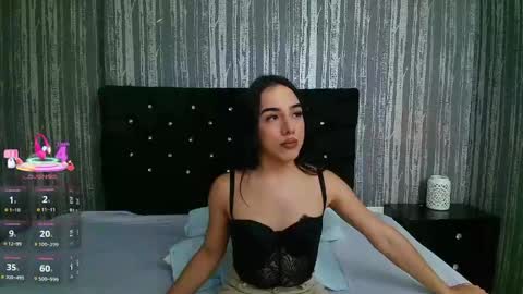 Snapshot of alicee_moonn chatting on June 9, 8:09 pm alicee_moonn online show from June 9, 8:09 pm