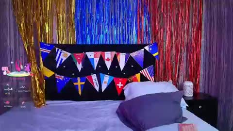 Snapshot of alicee_moonn chatting on June 11, 9:57 pm alicee_moonn online show from June 11, 9:57 pm