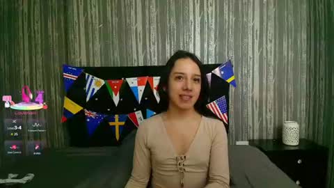 Snapshot of alicee_moonn chatting on June 14, 5:15 pm alicee_moonn online show from June 14, 5:15 pm