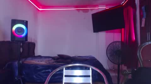 aliceesmiths online show from December 29, 4:30 pm