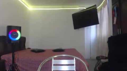 aliceesmiths online show from October 25, 12:23 pm