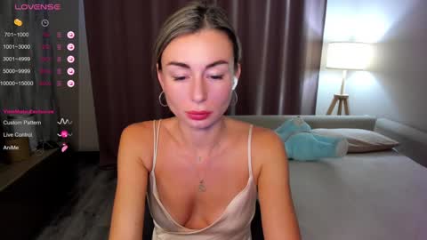 Snapshot of aliceevan chatting on December 6, 9:43 am Daniella online show from December 6, 9:43 am