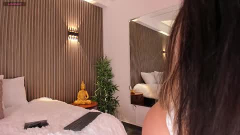 Alice  online show from November 30, 4:05 am