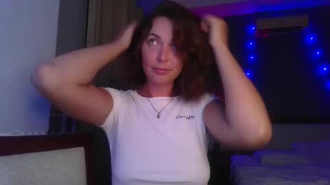 Snapshot of alicehoney_ chatting on April 11, 1:48 pm alicehoney_ online show from April 11, 1:48 pm