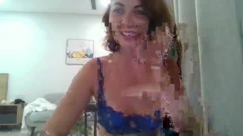 Snapshot of alicehoney_ chatting on April 20, 1:03 pm alicehoney_ online show from April 20, 1:03 pm