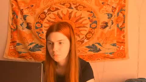 Snapshot of aliceinredsquare_ chatting on June 18, 5:08 am Alice online show from June 18, 5:08 am