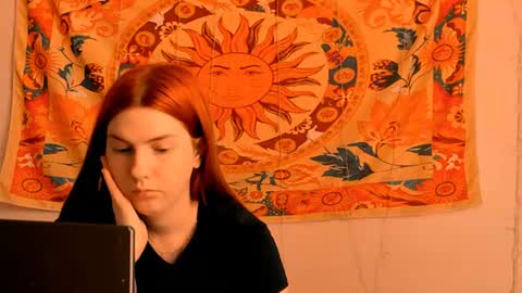 Snapshot of aliceinredsquare_ chatting on June 18, 9:36 am Alice online show from June 18, 9:36 am