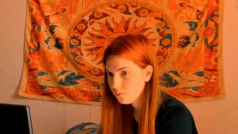 Snapshot of aliceinredsquare_ chatting on June 20, 5:10 am Alice online show from June 20, 5:10 am