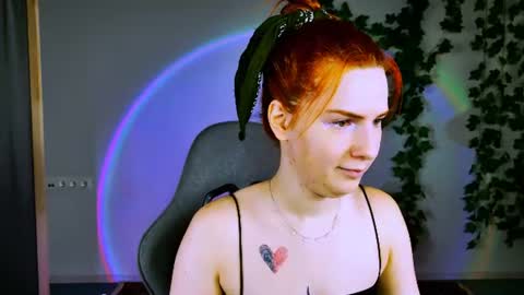 Snapshot of aliceinredsquare_ chatting on June 24, 6:12 am Alice online show from June 24, 6:12 am