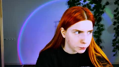 Snapshot of aliceinredsquare_ chatting on June 25, 5:07 am Alice online show from June 25, 5:07 am