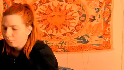 Snapshot of aliceinredsquare_ chatting on June 27, 6:07 am Alice online show from June 27, 6:07 am
