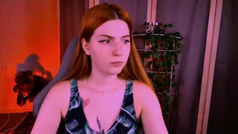 Snapshot of aliceinredsquare_ chatting on July 14, 10:21 am Alice online show from July 14, 10:21 am