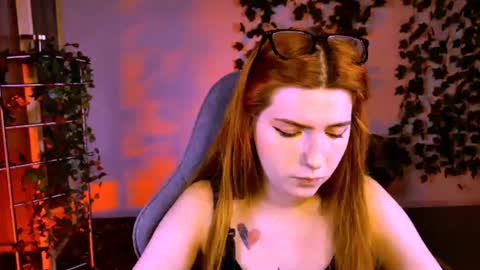 Snapshot of aliceinredsquare_ chatting on July 23, 5:38 am Alice online show from July 23, 5:38 am