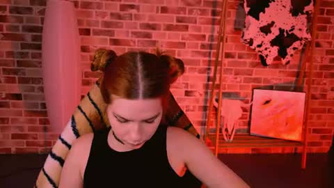 Snapshot of aliceinredsquare_ chatting on July 27, 5:36 am Alice online show from July 27, 5:36 am