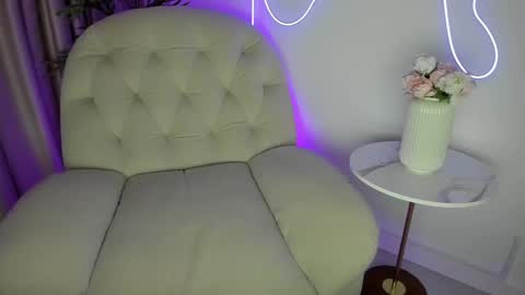 Snapshot of alicelevine chatting on November 24, 5:18 am AliceLevine online show from November 24, 5:18 am