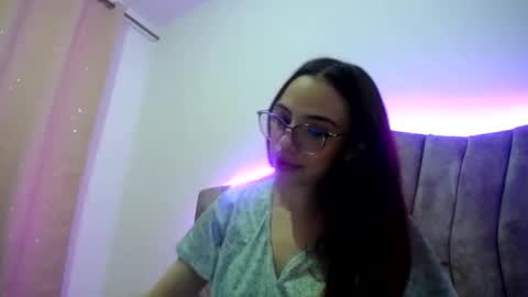 Snapshot of alicemary_533 chatting on October 25, 3:03 am Your Alice online show from October 25, 3:03 am