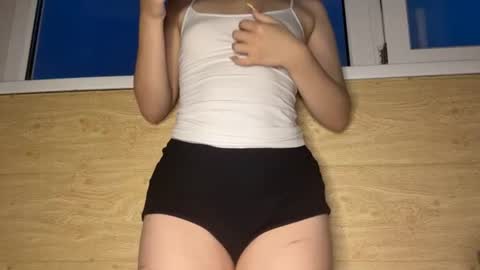 Snapshot of alicemeow332 chatting on August 3, 4:33 pm alicemeow332 online show from August 3, 4:33 pm