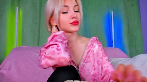Snapshot of alicemonro chatting on May 14, 1:23 am alicemonro online show from May 14, 1:23 am