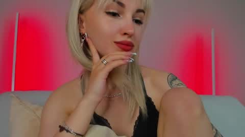 Snapshot of alicemonro chatting on June 4, 1:22 am alicemonro online show from June 4, 1:22 am