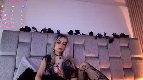 Snapshot of alicenoir_ chatting on July 20, 6:54 pm alicenoir_ online show from July 20, 6:54 pm