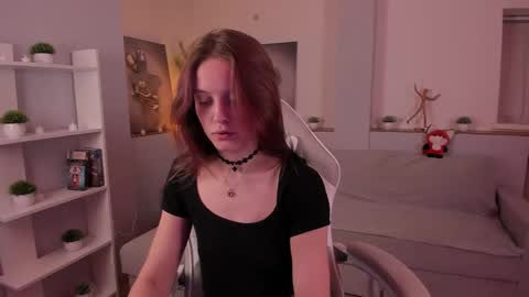 Alice online show from December 18, 2:39 am